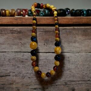 60’s faux amber chunky style necklace. Great condition.